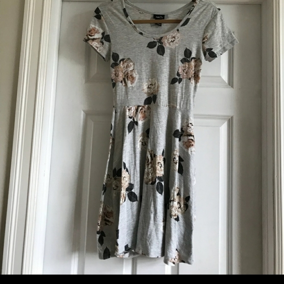 IN SEARCH OF THESE RUE 21 DRESSES SIZE MEDIUM - Picture 2 of 5